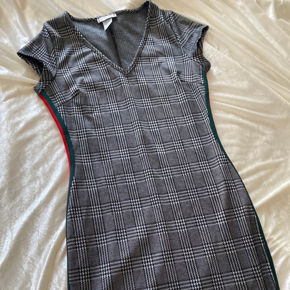 Chic dress!